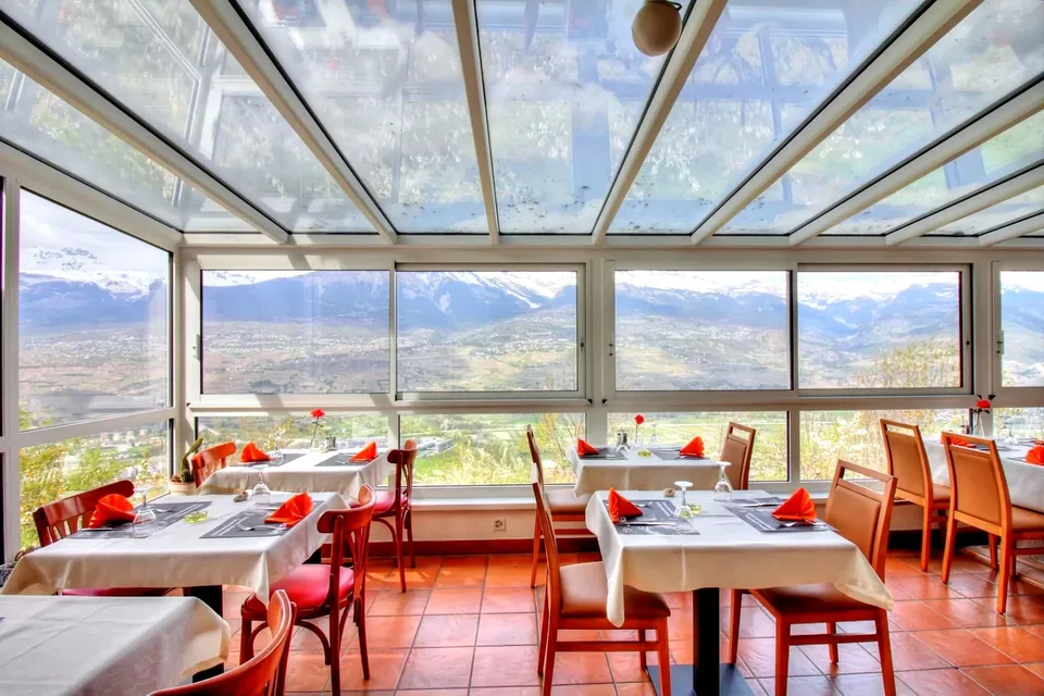 Restaurant mit Unterkunft und hohem Potenzial in Vex