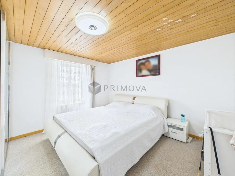 Casa multifamiliare ben tenuta con potenziale di sviluppo - investimento solido per il futuro