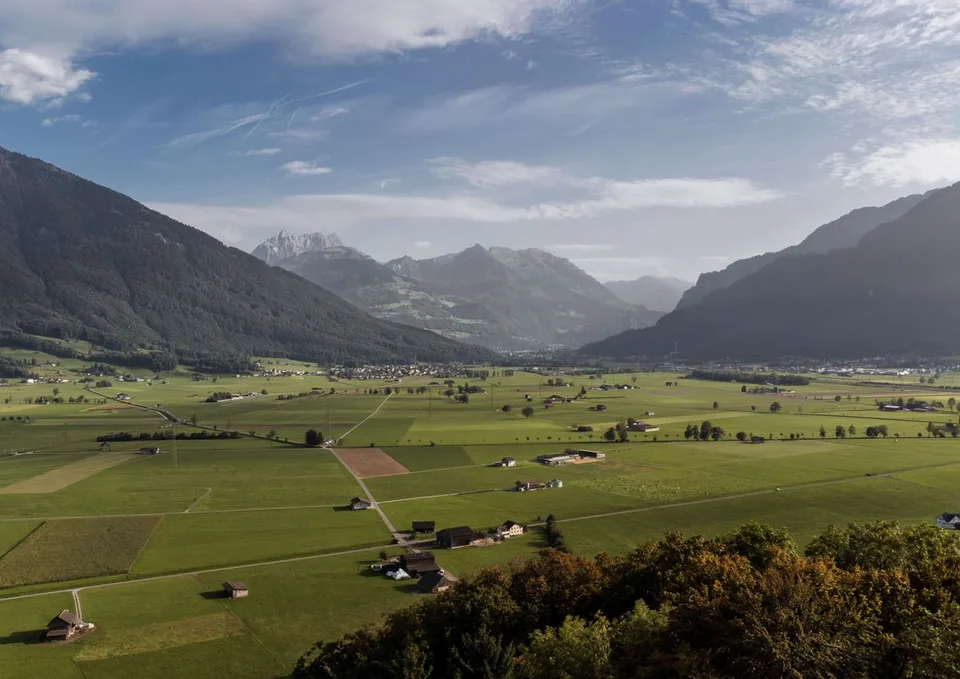 Panoramagrundstück in Benken -  Naturidylle mit Nähe zu Zürich