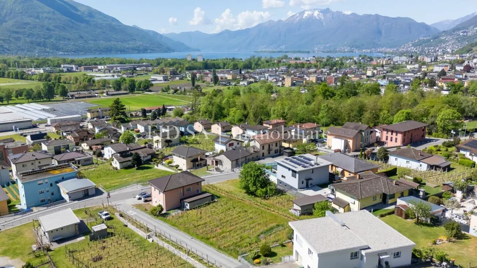GORDOLA - 4 maisons unifamiliales modernes avec jardin dans un emplacement ensoleillé