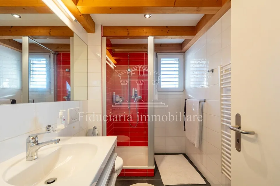 GORDOLA - Spacious attic apartment in a residence of only 4 units – photo 10 of 13