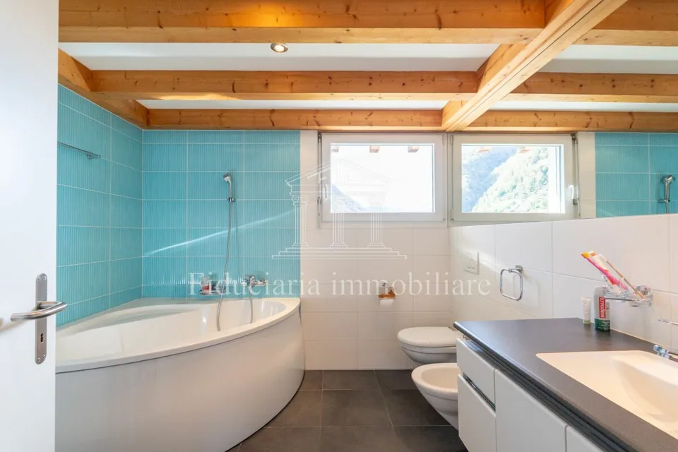 GORDOLA - Spacious attic apartment in a residence of only 4 units – photo 9 of 13