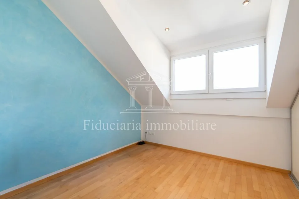 GORDOLA - Spacious attic apartment in a residence of only 4 units – photo 8 of 13
