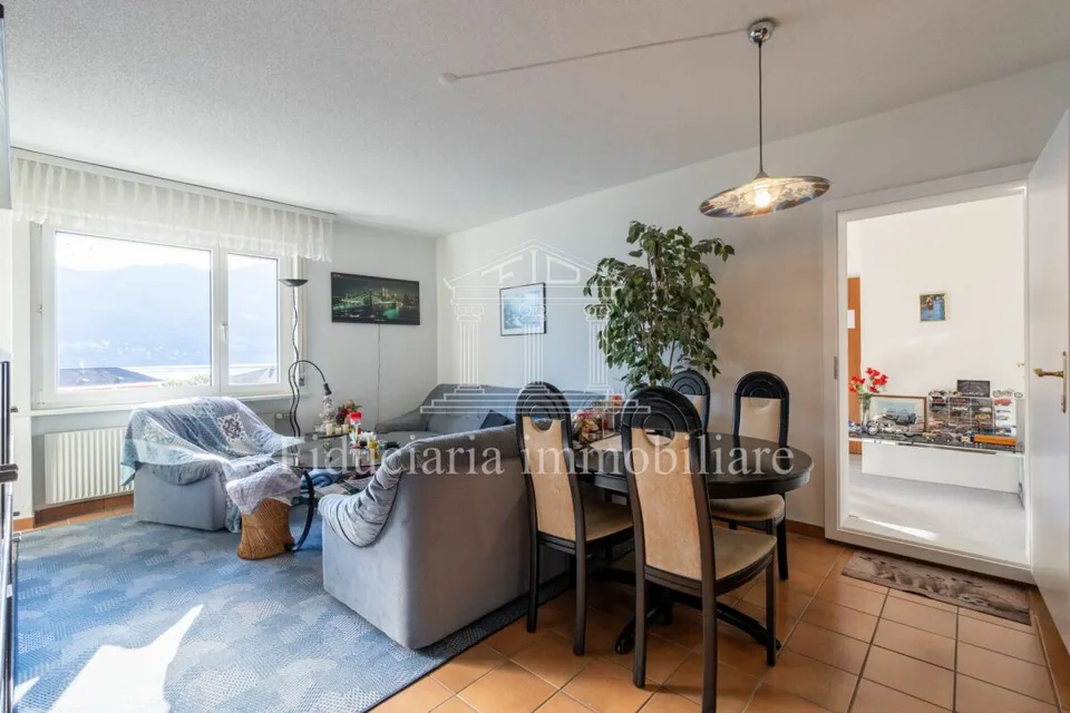 BRISSAGO - Appartement spacieux dans un emplacement central et ensoleillé avec vue dégagée sur le lac