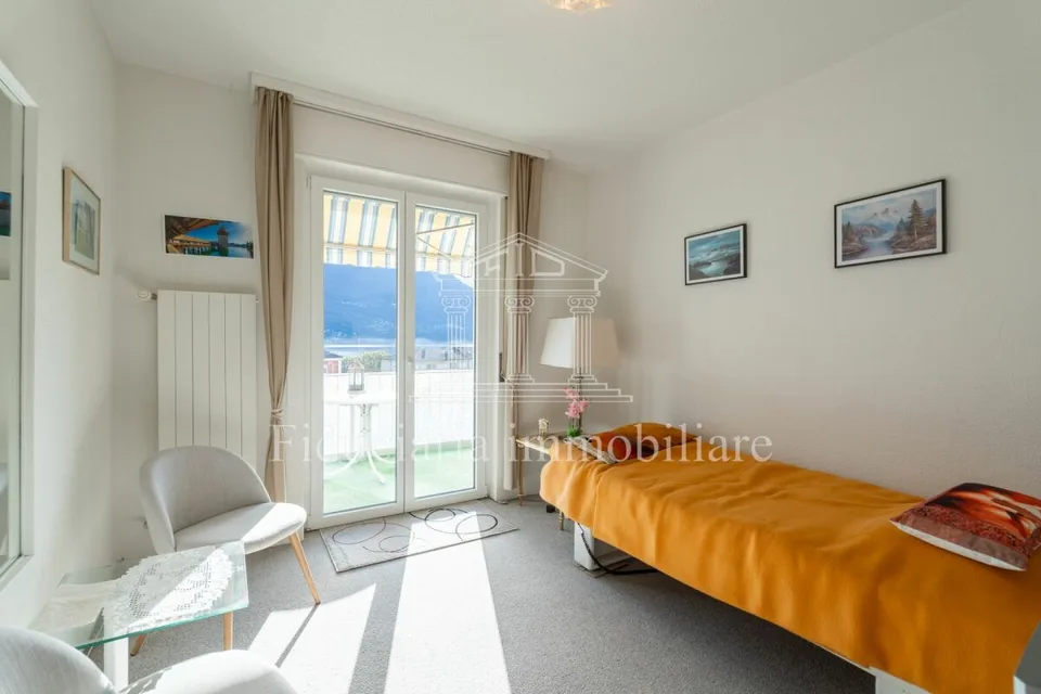 BRISSAGO - Ampio appartamento in posizione centrale e soleggiata con vista aperta sul lago – foto 7 di 13