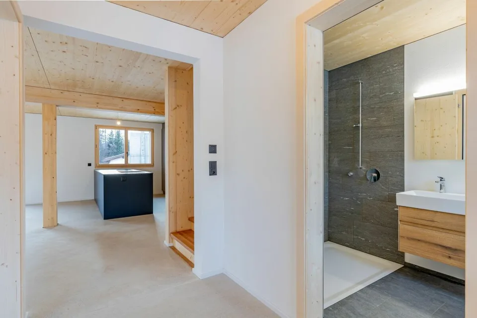 Casa bifamiliare di 5,5 stanze come residenza principale di alta qualità (1A) a Davos Wiesen