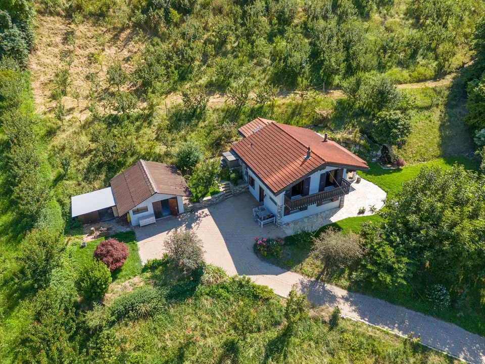 Villa mit Wellnessbereich inmitten von Aprikosenbäumen – Foto 13 von 13
