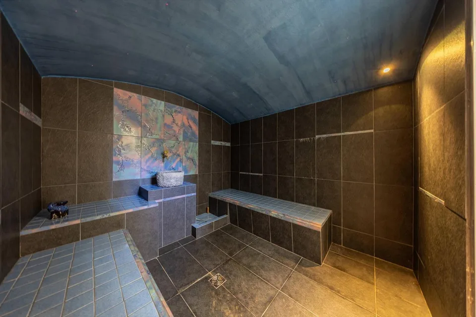 Villa mit Wellnessbereich inmitten von Aprikosenbäumen – Foto 12 von 13