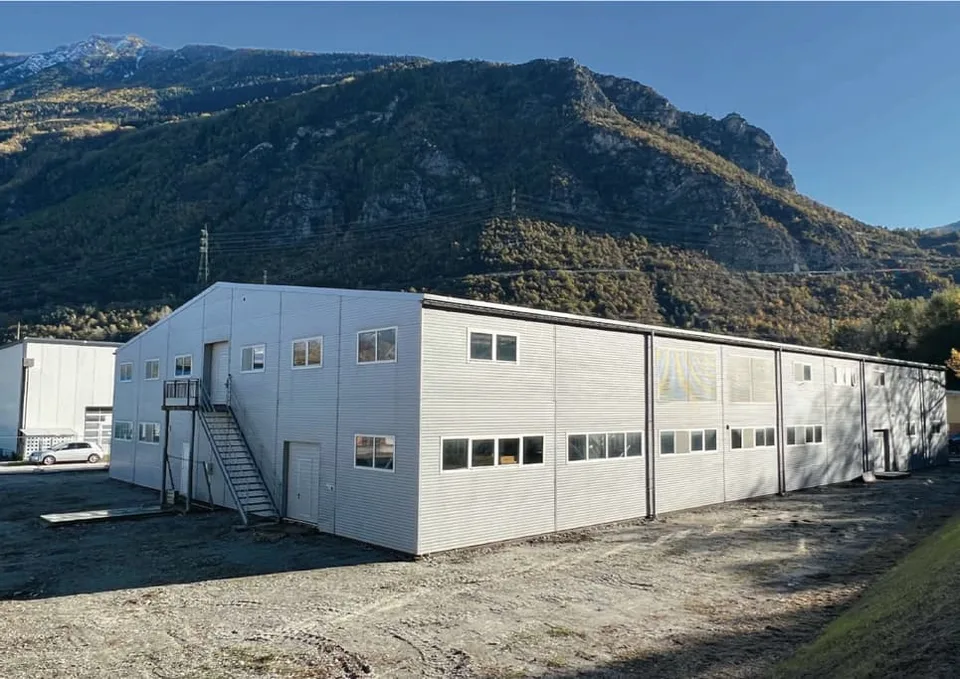 Halle commerciale modulable avec permis de construire en force