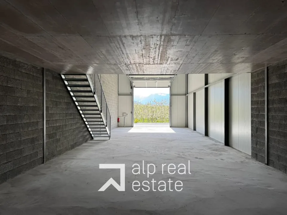 Espace modulable de 124m² - Flexibilité & accessibilité stratégique A9