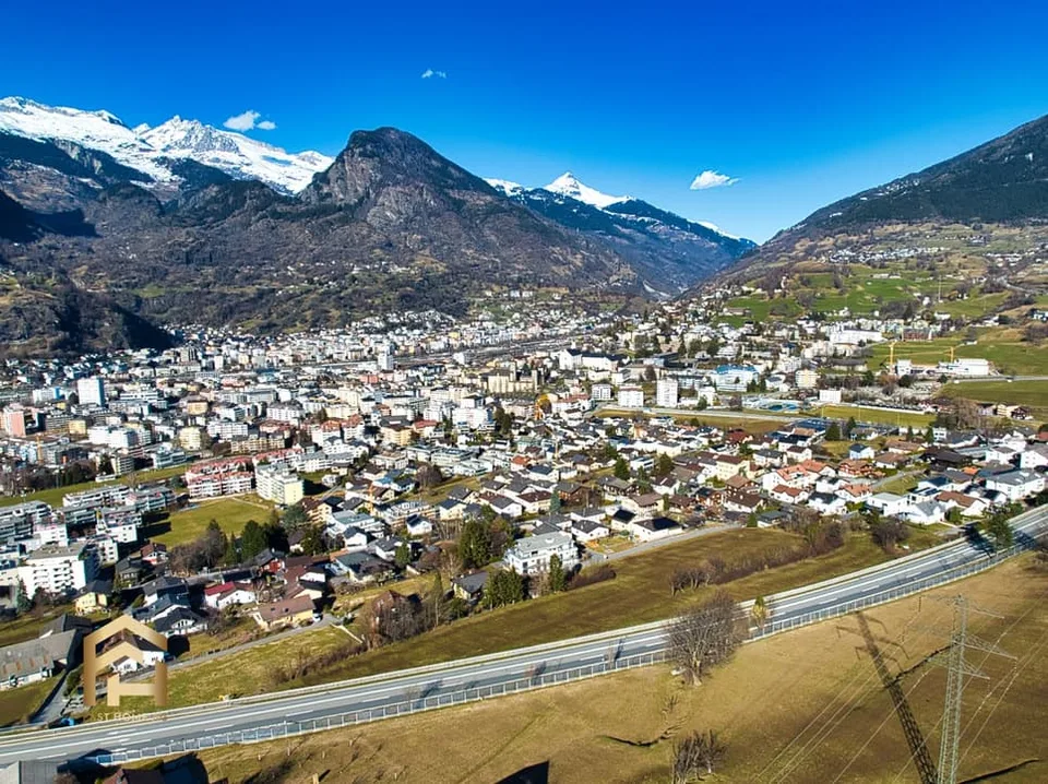 Opportunità di terreno edificabile esclusivo nella parte alta di Brig-Glis