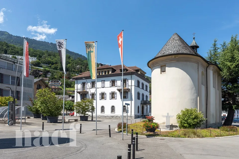 Mischgebäude mit einer Ladenfläche und 4 Wohnungen im Stadtzentrum von Monthey