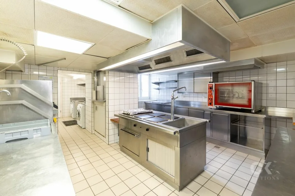Gasthaus zum Rössli - Historisches Gasthaus mit Gastronomie, Wohntrakt und Weinkeller