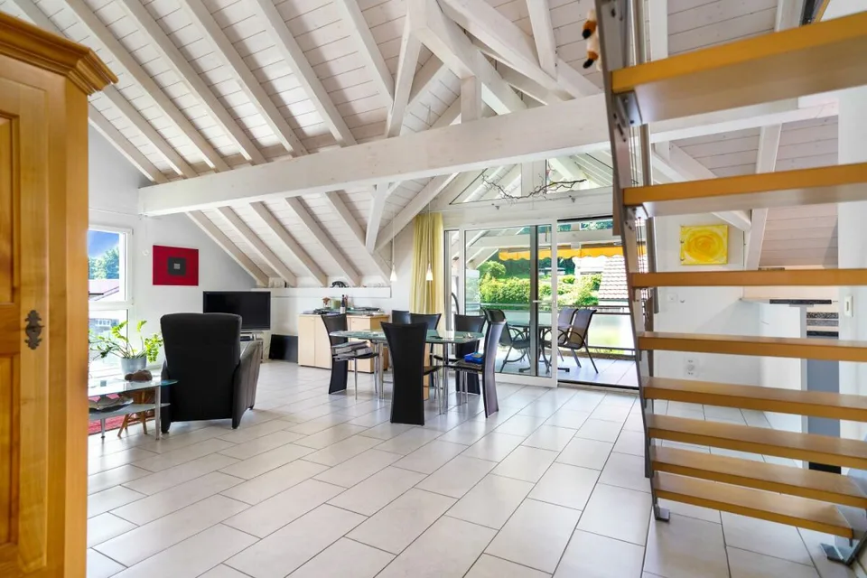 Grosszügige 5.5-Zimmer Maisonette Wohnung im Herzen von Studen