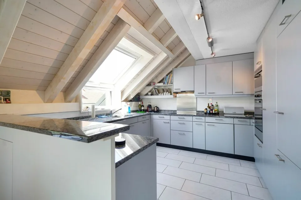 Grosszügige 5.5-Zimmer Maisonette Wohnung im Herzen von Studen