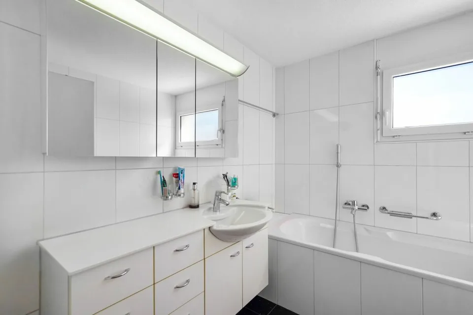 Grosszügige 5.5-Zimmer Maisonette Wohnung im Herzen von Studen