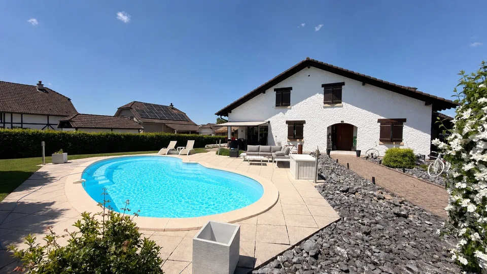 Villa de 6.5 pièces avec piscine à vendre à Alle