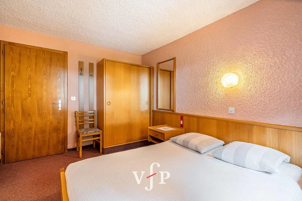 FAMILIENHOTEL ZU VERKAUFEN AN DER STRASSE VON GRAND-SAINT-BERNARD – Foto 12 von 13