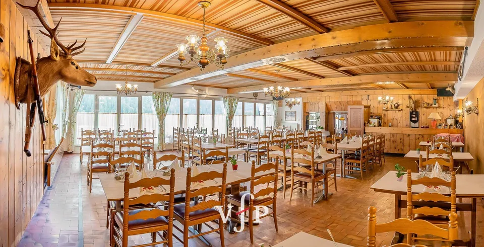 FAMILIENHOTEL ZU VERKAUFEN AN DER STRASSE VON GRAND-SAINT-BERNARD