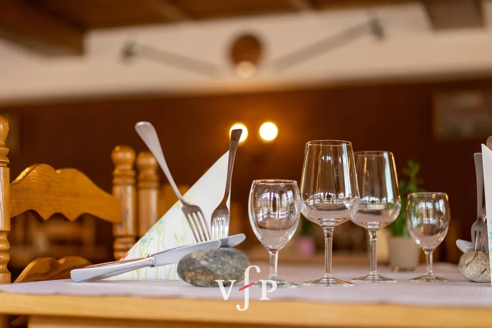 FAMILIENHOTEL ZU VERKAUFEN AN DER STRASSE VON GRAND-SAINT-BERNARD