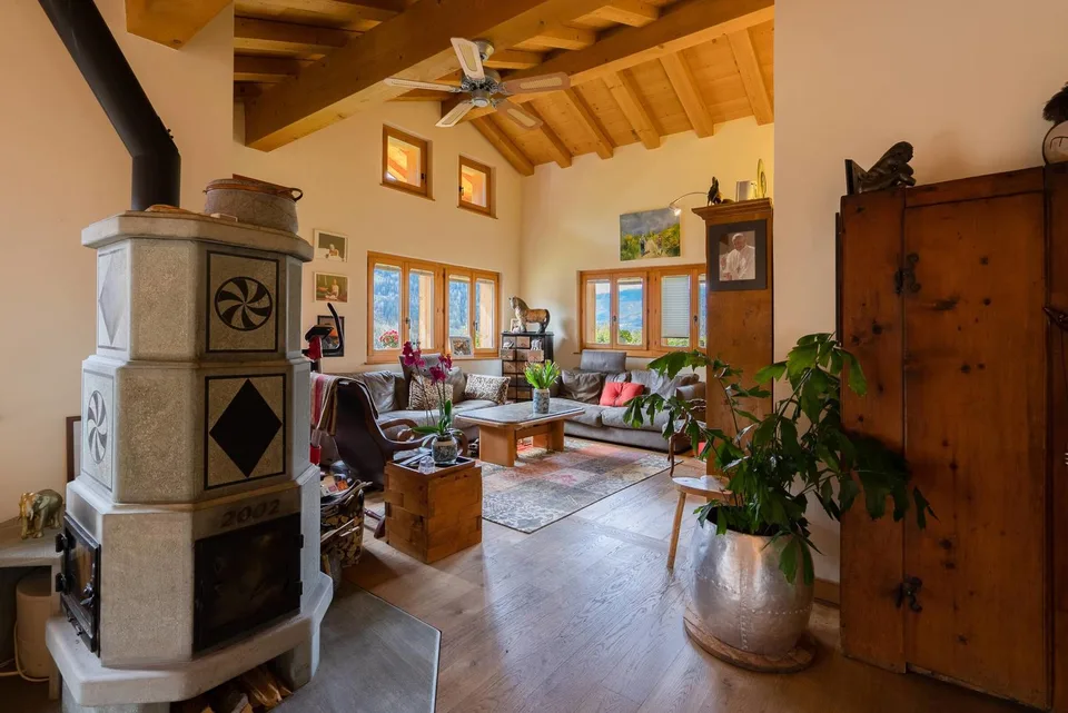 Raro: chalet con 2 appartamenti a Tsombe, sopra Montagnier