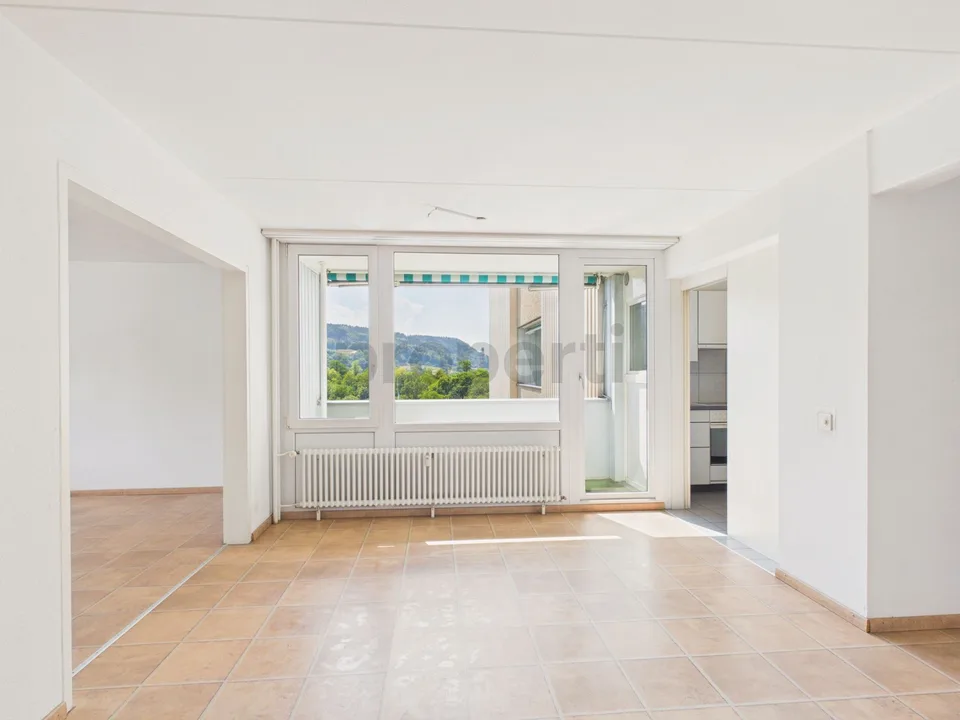 *Reserviert* Helle 4.5-Zimmer-Wohnung mit schöner Weitsicht