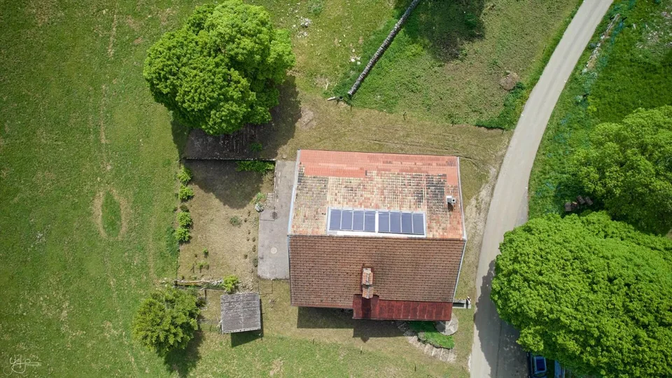 Vecchia fattoria da ristrutturare nel cuore del verde