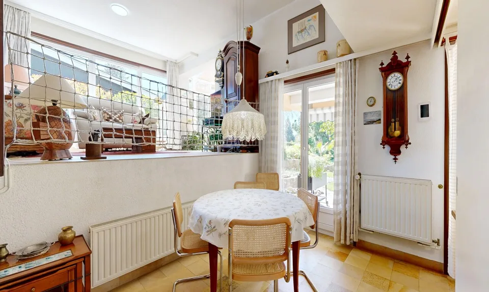 Villa d’architecte avec grand jardin et potentiel unique! – photo 7 sur 11