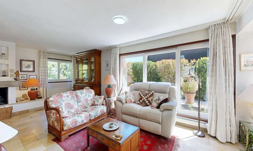 Villa d’architecte avec grand jardin et potentiel unique!