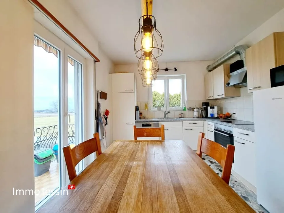 FOR DOG LOVERS & INVESTORS: Fully rented house with 2 apartments and well-known dog school at a top price