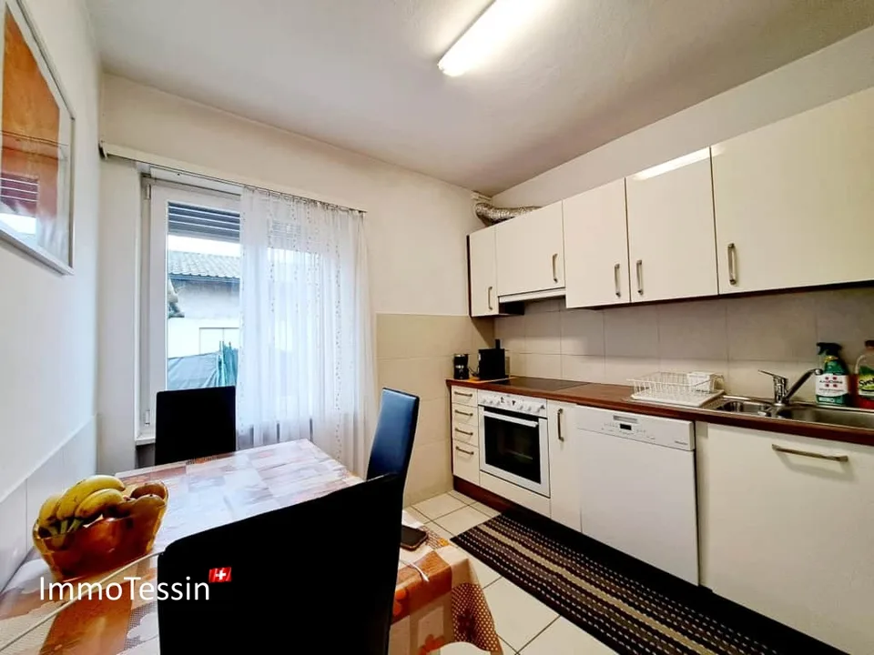 FOR DOG LOVERS & INVESTORS: Fully rented house with 2 apartments and well-known dog school at a top price