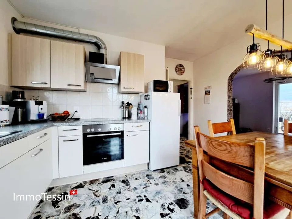 FOR DOG LOVERS & INVESTORS: Fully rented house with 2 apartments and well-known dog school at a top price