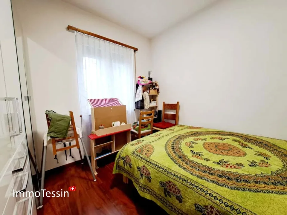 FOR DOG LOVERS & INVESTORS: Fully rented house with 2 apartments and well-known dog school at a top price