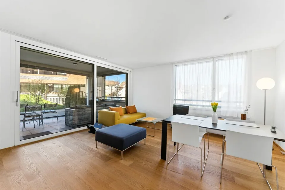 Vivere Incantevole a Beromünster - Elegante appartamento di 2,5 stanze con veranda e area giardino privata