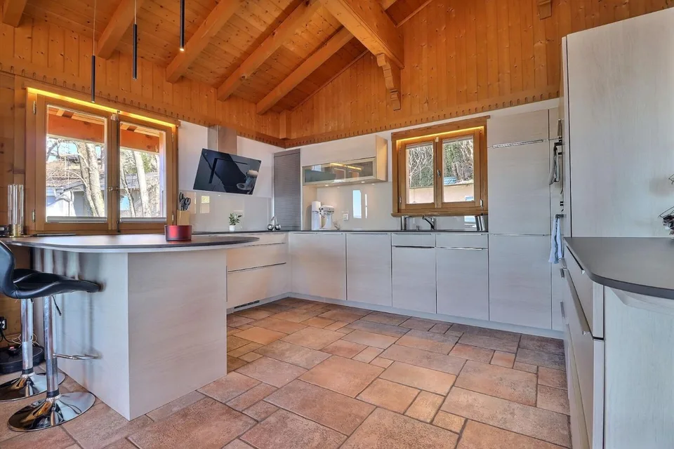 Chalet Magnifico con Vista sul Lago e sulle Montagne