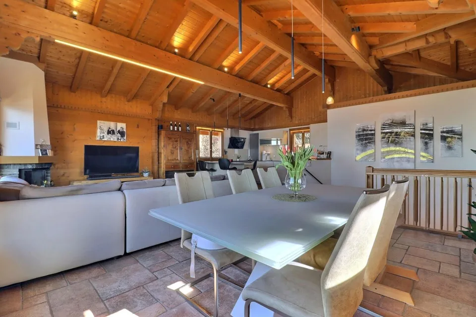 Chalet Magnifico con Vista sul Lago e sulle Montagne