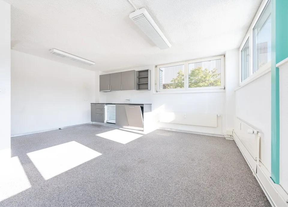 Your new office including storage space - at an attractive price in building law