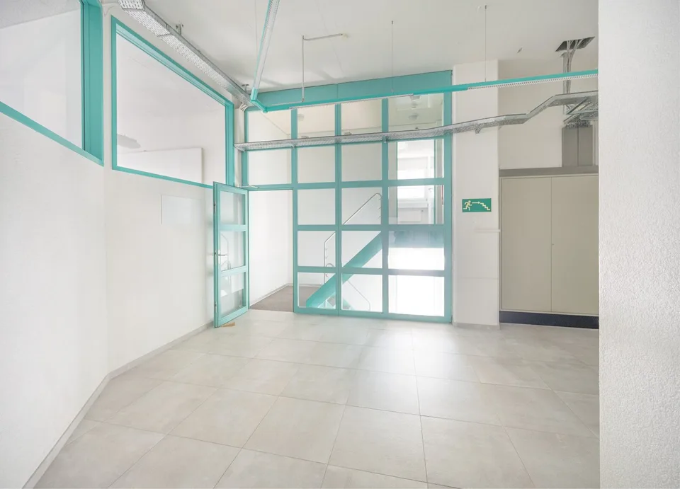 Your new office including storage space - at an attractive price in building law