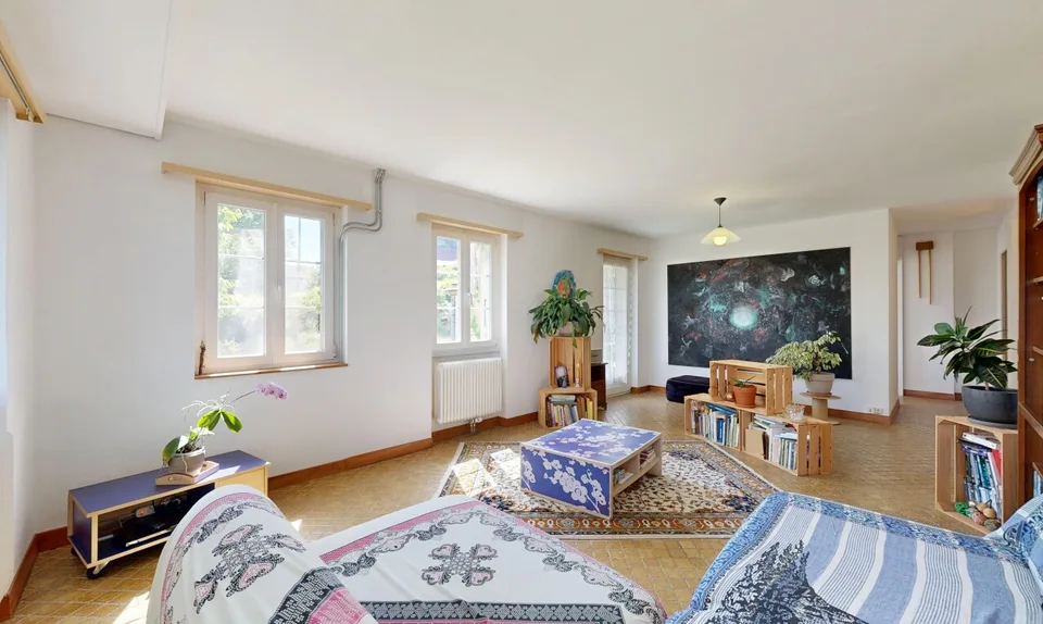 Casa di carattere con 3 appartamenti, giardino e vista ? grande potenziale