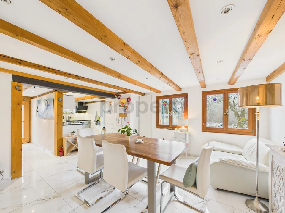 Vivre et travailler de manière stylée - Maison d'angle de 5 pièces avec pavillon séparé