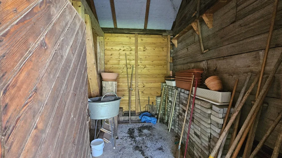 In vendita a Glovelier casa con 3 appartamenti e grande terreno – foto 8 di 13