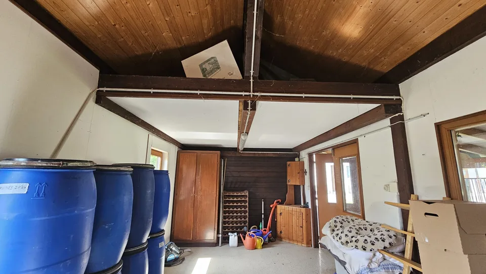 In vendita a Glovelier casa con 3 appartamenti e grande terreno – foto 12 di 13