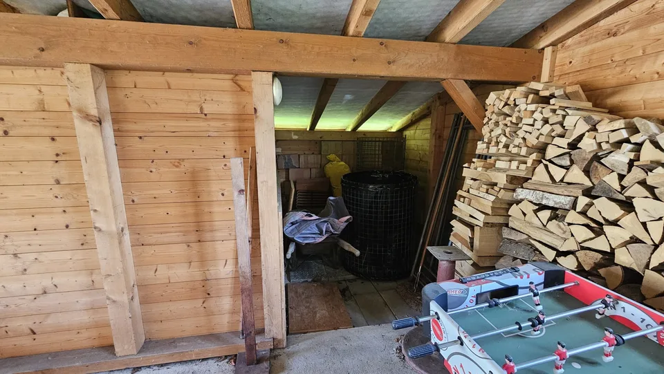 In vendita a Glovelier casa con 3 appartamenti e grande terreno – foto 10 di 13