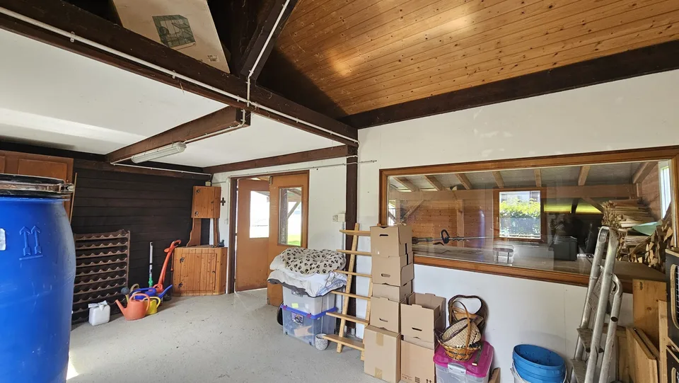 In vendita a Glovelier casa con 3 appartamenti e grande terreno – foto 11 di 13