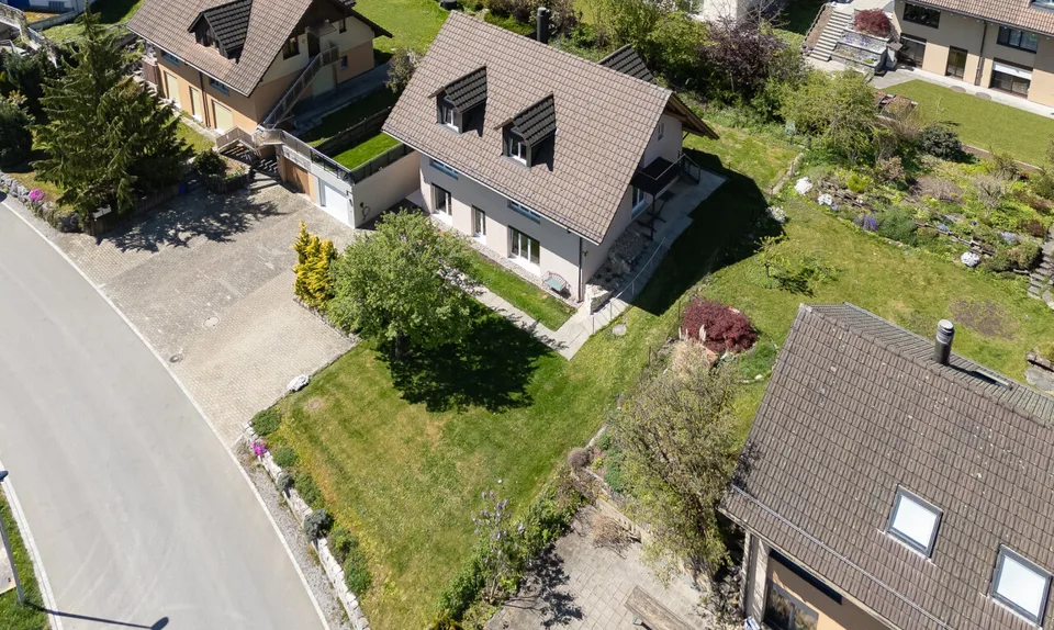Schönes 9-Zimmer-EFH mit Einliegerwohnung in Madetswil (ZH)