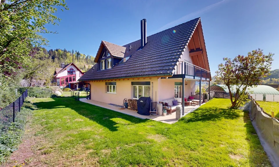 Schönes 9-Zimmer-EFH mit Einliegerwohnung in Madetswil (ZH)