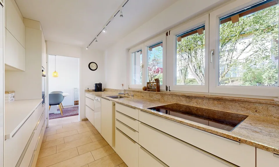 Schönes 9-Zimmer-EFH mit Einliegerwohnung in Madetswil (ZH)