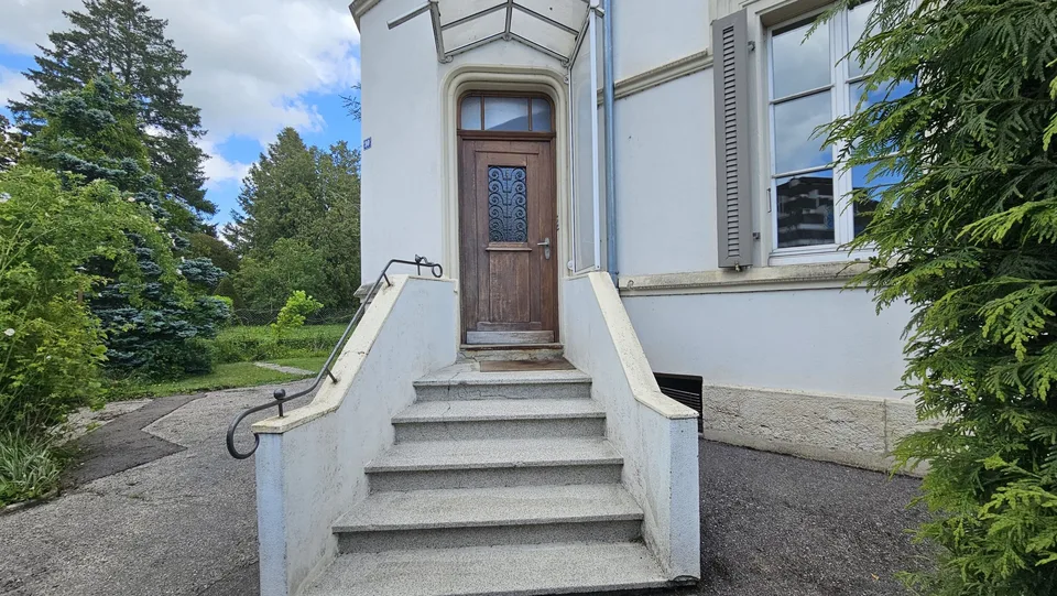 In vendita a Porrentruy casa padronale con 3 appartamenti