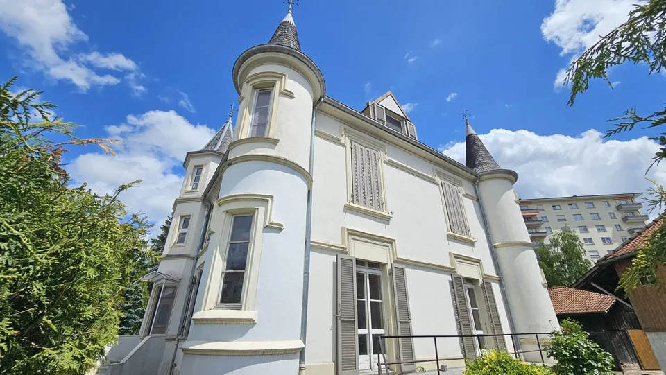 À vendre à Porrentruy maison de maître de 3 appartements