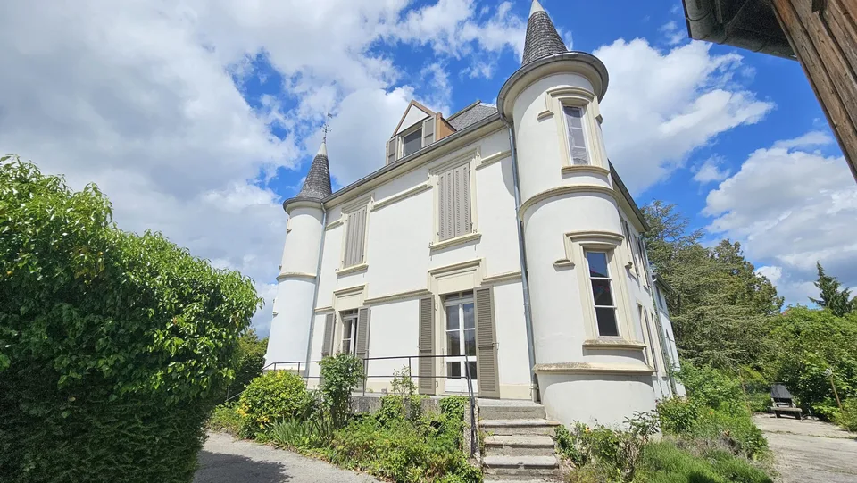 In vendita a Porrentruy casa padronale con 3 appartamenti